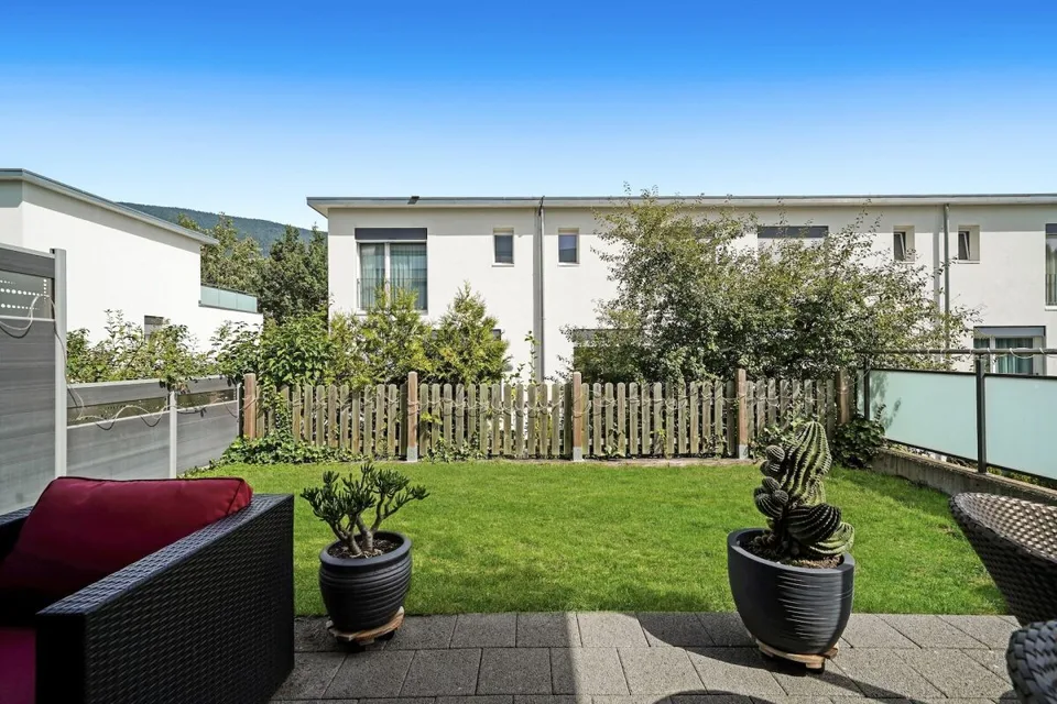 Modernes 5.5-Zimmer-Eck-Reihenhaus mit Wärmepumpe & Solaranlage – Foto 10 von 13