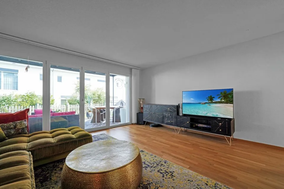 Modernes 5.5-Zimmer-Eck-Reihenhaus mit Wärmepumpe & Solaranlage – Foto 4 von 13