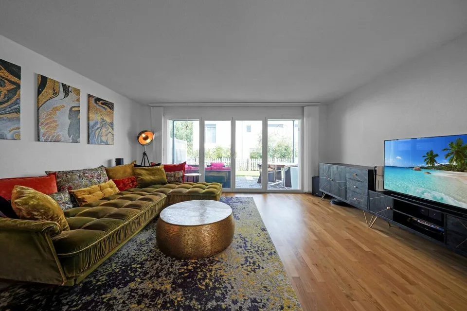 Modernes 5.5-Zimmer-Eck-Reihenhaus mit Wärmepumpe & Solaranlage – Foto 3 von 13