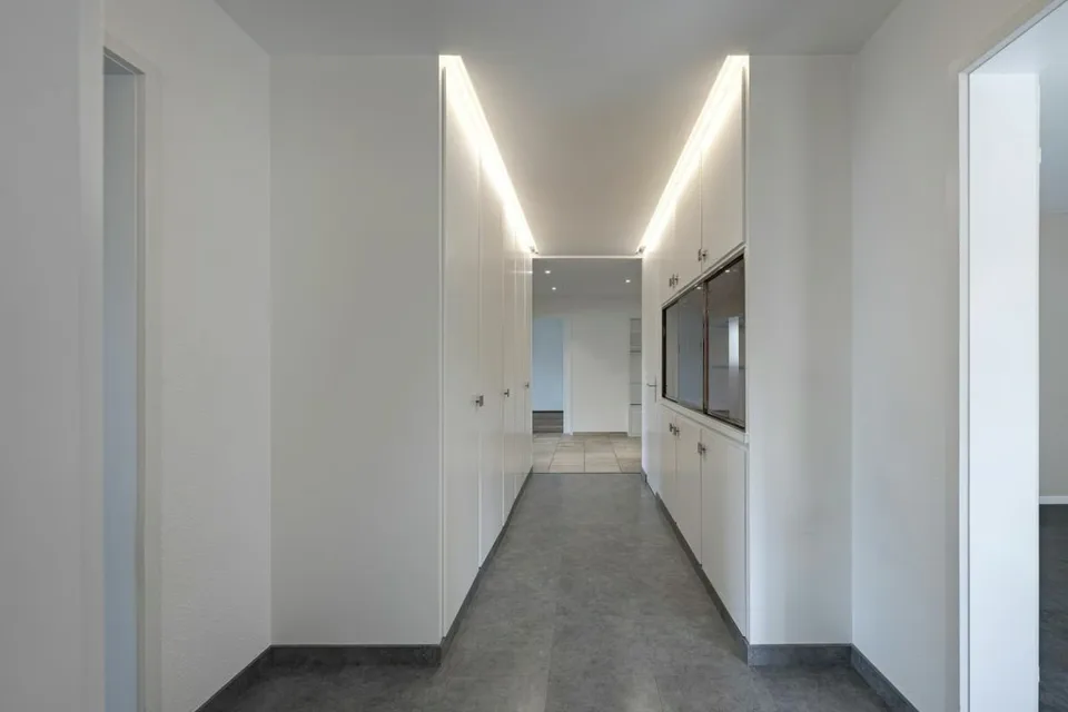 Sonnige 3.5-Zimmer-Wohnung mit Bergsicht & Garagenplatz – Foto 3 von 11