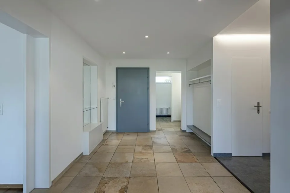 Sonnige 3.5-Zimmer-Wohnung mit Bergsicht & Garagenplatz – Foto 8 von 11
