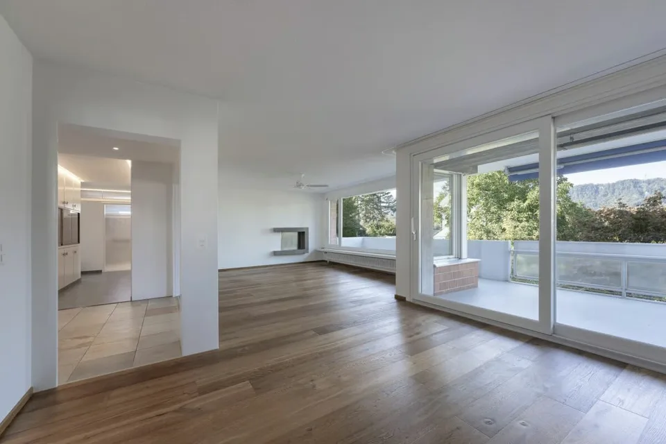 Sonnige 3.5-Zimmer-Wohnung mit Bergsicht & Garagenplatz – Foto 1 von 11