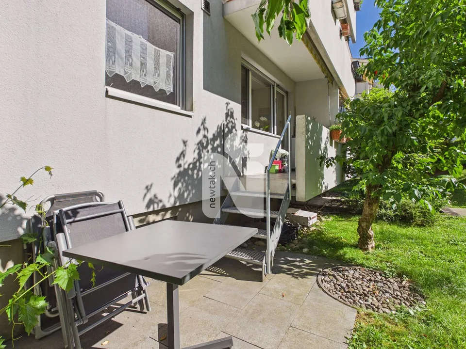 Familienfreundlich, sonnig und gepflegt mit zwei Balkonen, Gartensitzplatz und Garage – Foto 3 von 13