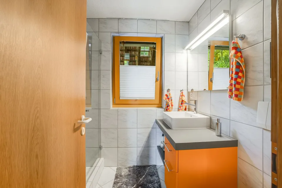 Casa bifamiliare di 4,5 stanze situata in una zona tranquilla con potenziale di ampliamento! – foto 9 di 13