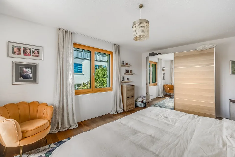 Casa bifamiliare di 4,5 stanze situata in una zona tranquilla con potenziale di ampliamento! – foto 6 di 13