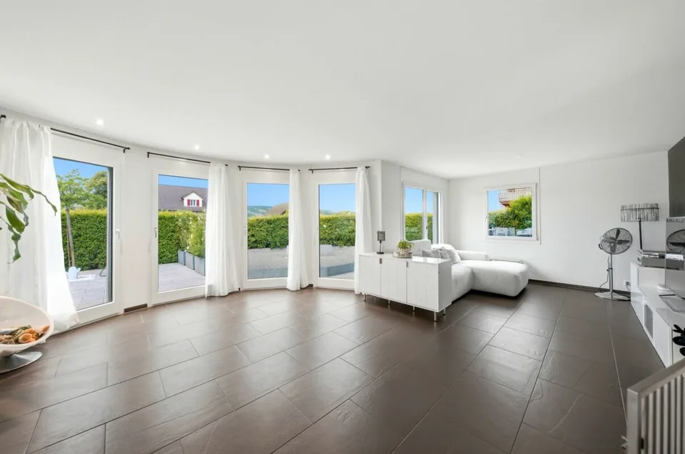 200 m² Vie de rêve avec vue sur le lac et espace pour toute la famille – photo 5 sur 13