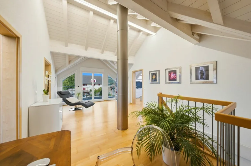 200 m² Vie de rêve avec vue sur le lac et espace pour toute la famille – photo 8 sur 13