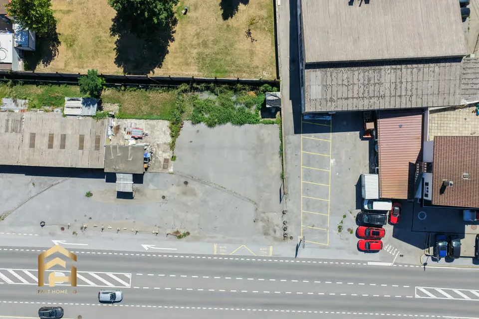 Grosser Gewerbeplatz im Freien an der Kantonsstrasse – Foto 2 von 5