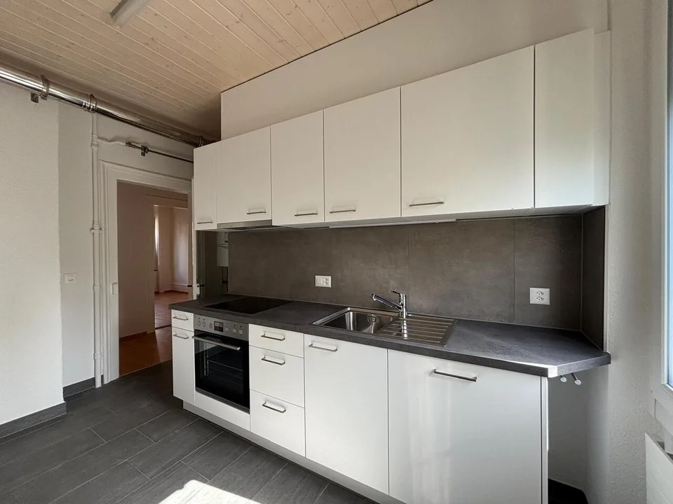 Charming 3-room apartment at Nelkenstrasse 4, Bienne – photo 3 of 8