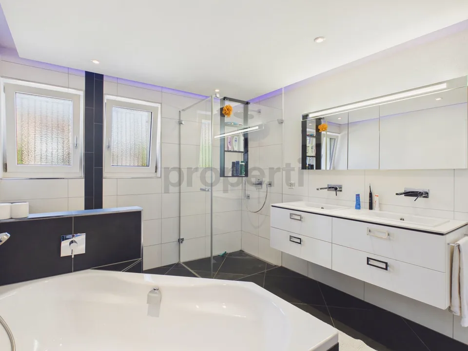 Family-friendly home with plenty of space, garden, and numerous extras