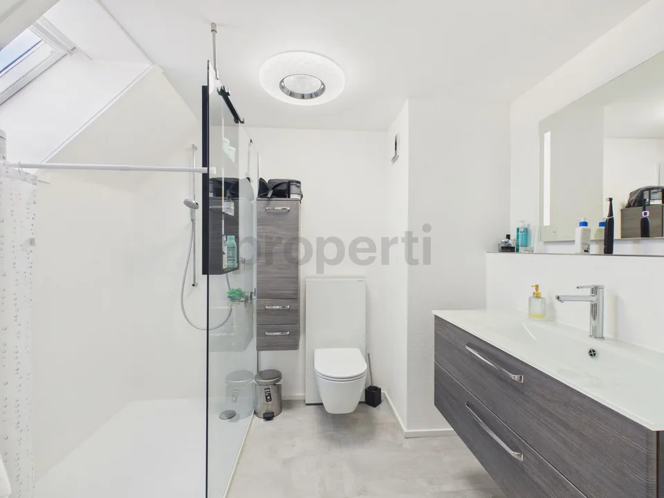 Family-friendly home with plenty of space, garden, and numerous extras