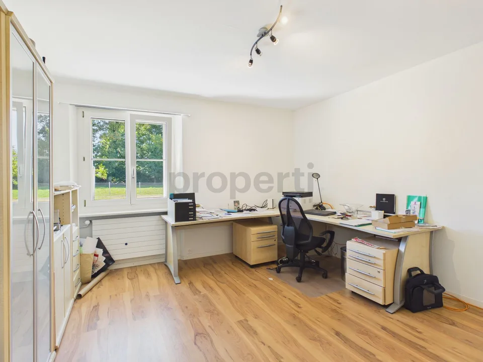 Family-friendly home with plenty of space, garden, and numerous extras