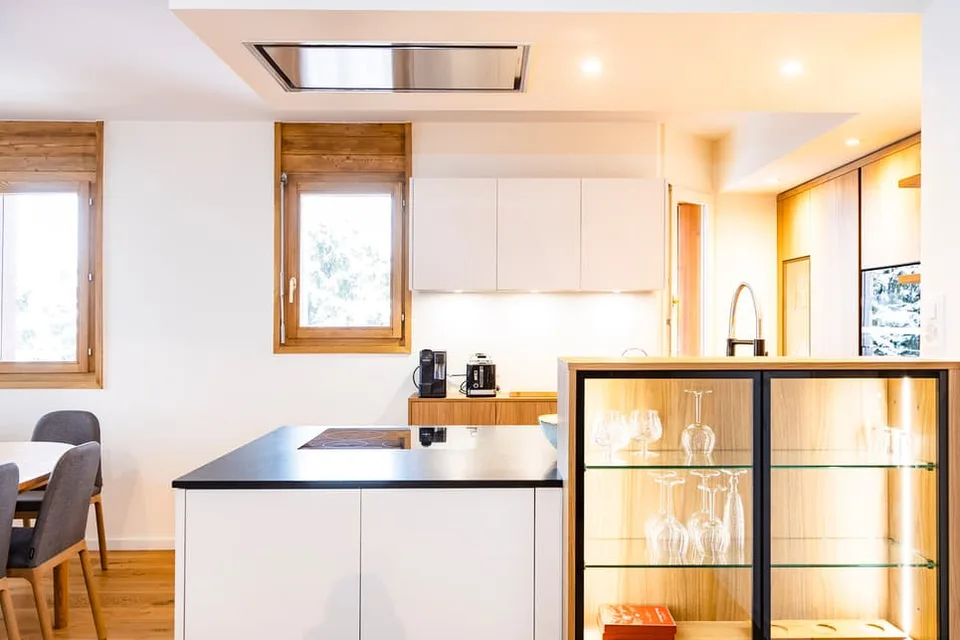 FULLY RENOVATED APARTMENT FOR WEEKLY RENTAL