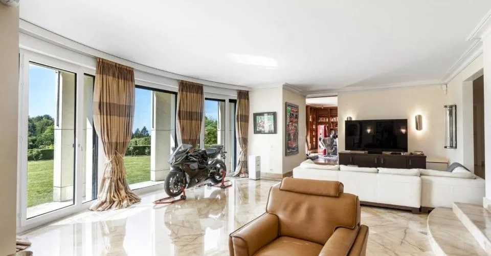 Ein Juwel der Eleganz und Exklusivität neben dem Golfplatz Lausanne. – Foto 3 von 11
