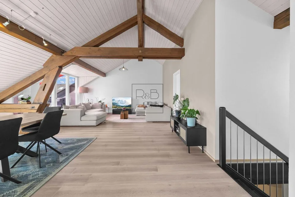Wunderschöne 4,5-Zimmer-Maisonette – Foto 2 von 10