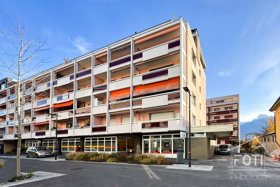 Bella vetrina con grandi locali deposito al 1° seminterrato accessibile. – foto 11 di 12