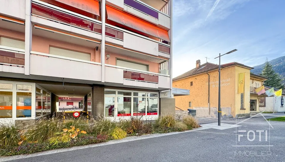 Bella vetrina con grandi locali deposito al 1° seminterrato accessibile. – foto 12 di 12