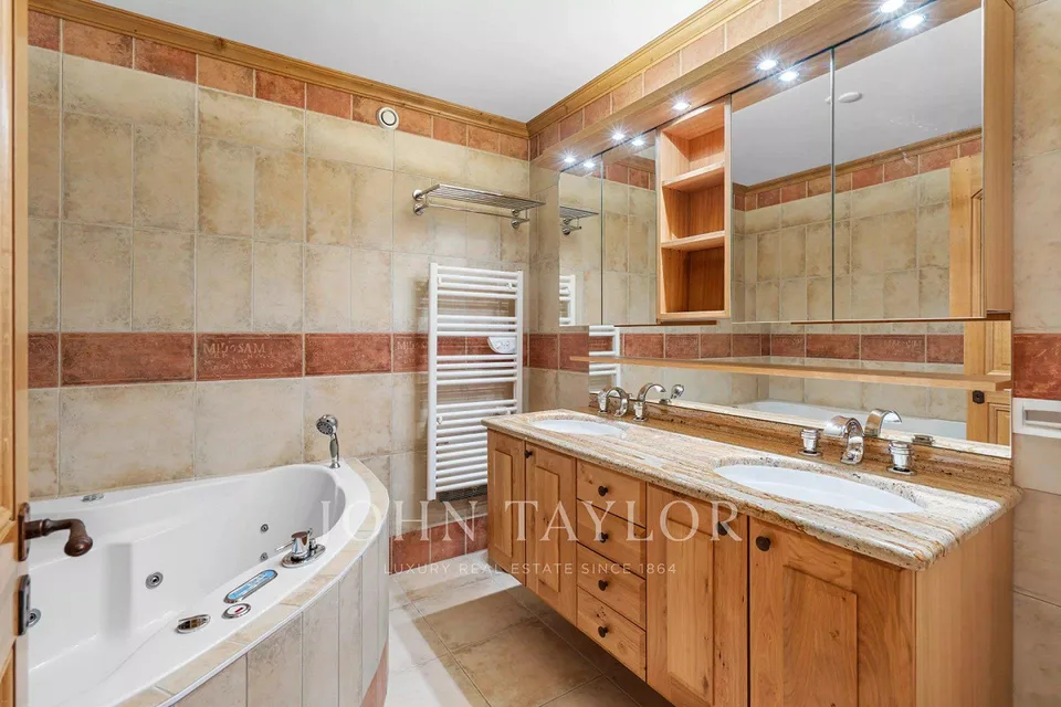 5,5-Zimmer-Luxuswohnung, Kathedraldecke, 4 Suiten, Wellness in Cr... – Foto 9 von 14