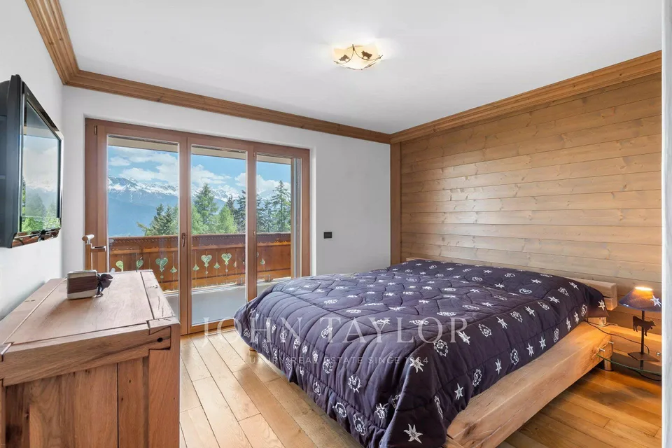 5,5-Zimmer-Luxuswohnung, Kathedraldecke, 4 Suiten, Wellness in Cr... – Foto 8 von 14