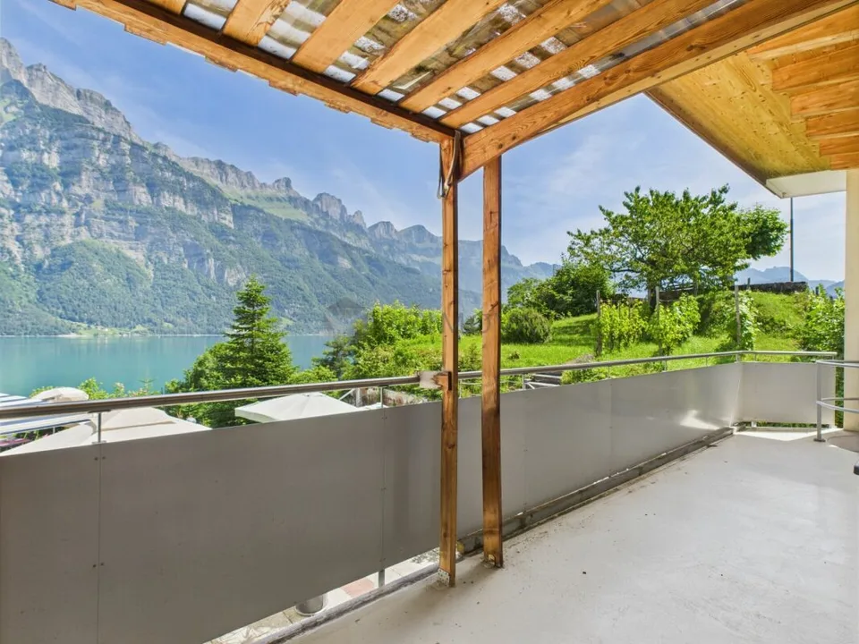 Living by the Lake: Furnished 2.5 Room Holiday Apartment with Panorama Terrace & Parking