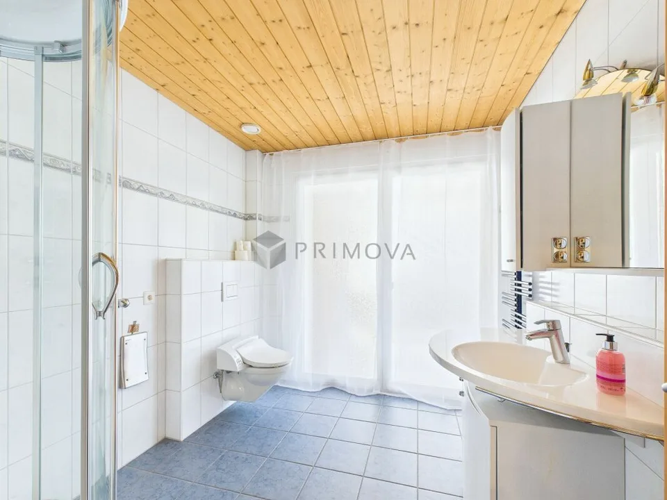 Living by the Lake: Furnished 2.5 Room Holiday Apartment with Panorama Terrace & Parking