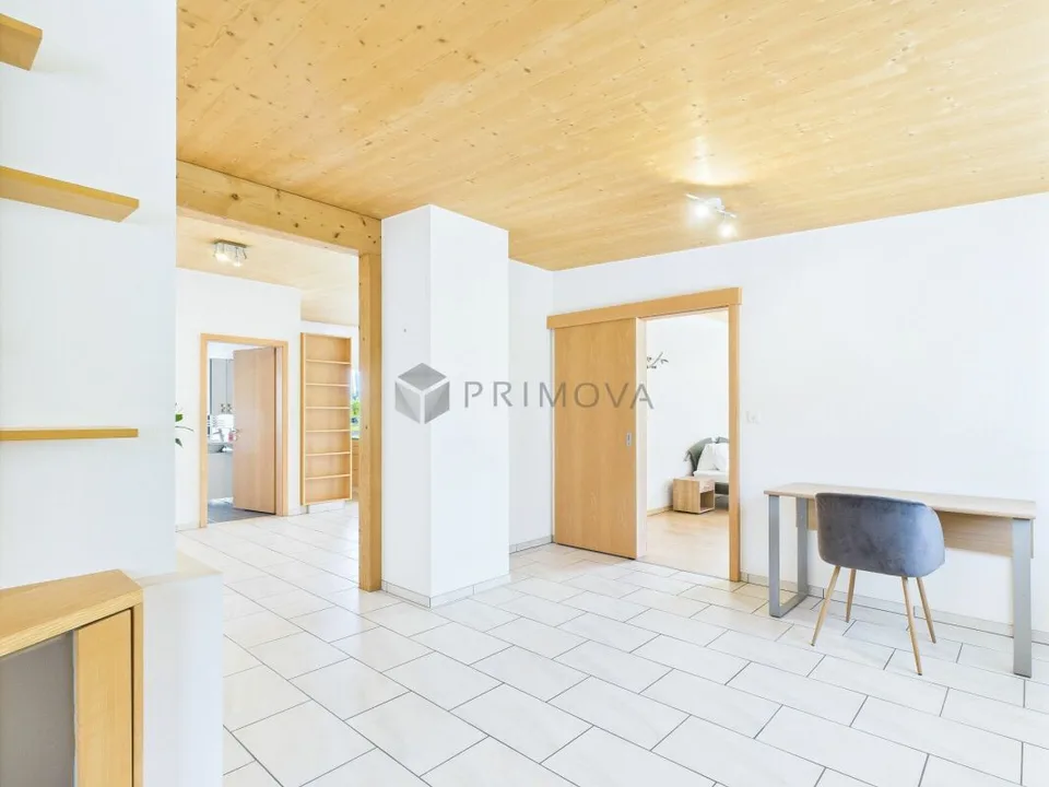 Living by the Lake: Furnished 2.5 Room Holiday Apartment with Panorama Terrace & Parking