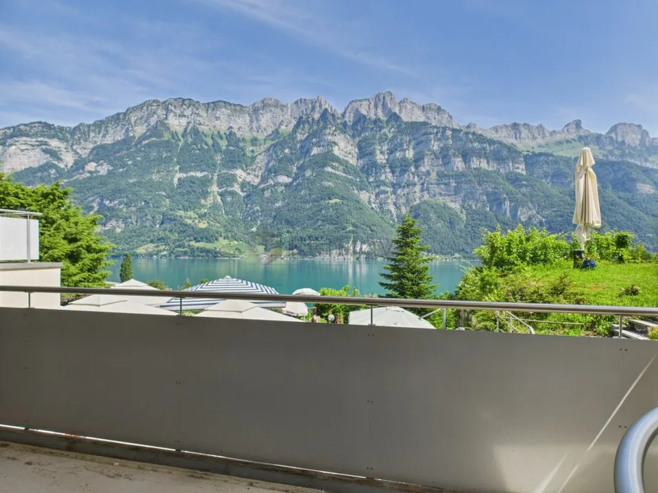 Living by the Lake: Furnished 2.5 Room Holiday Apartment with Panorama Terrace & Parking