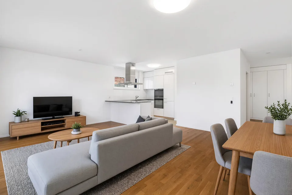 Moderne Wohnungen mit hohem Standard und Balkon-Terrasse in der Nähe des Sees – Foto 19 von 26