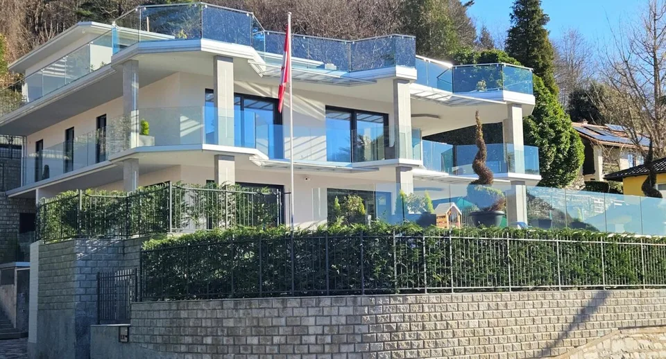 MODERNA ED ELEGANTE CON PISCINA E VISTA – Foto 10 von 37