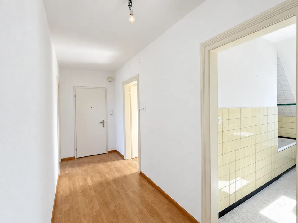 Helle 4-Zimmer Dachwohnung im 3. OG in Zentrumsnähe von St. Gallen