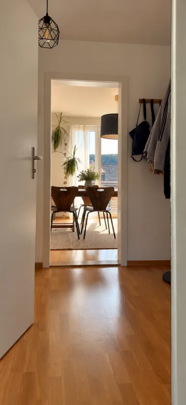 Ruhig wohnen, zentral verbunden - helle 4-Zimmer-Maisonette mit grossem Balkon in Muttenz