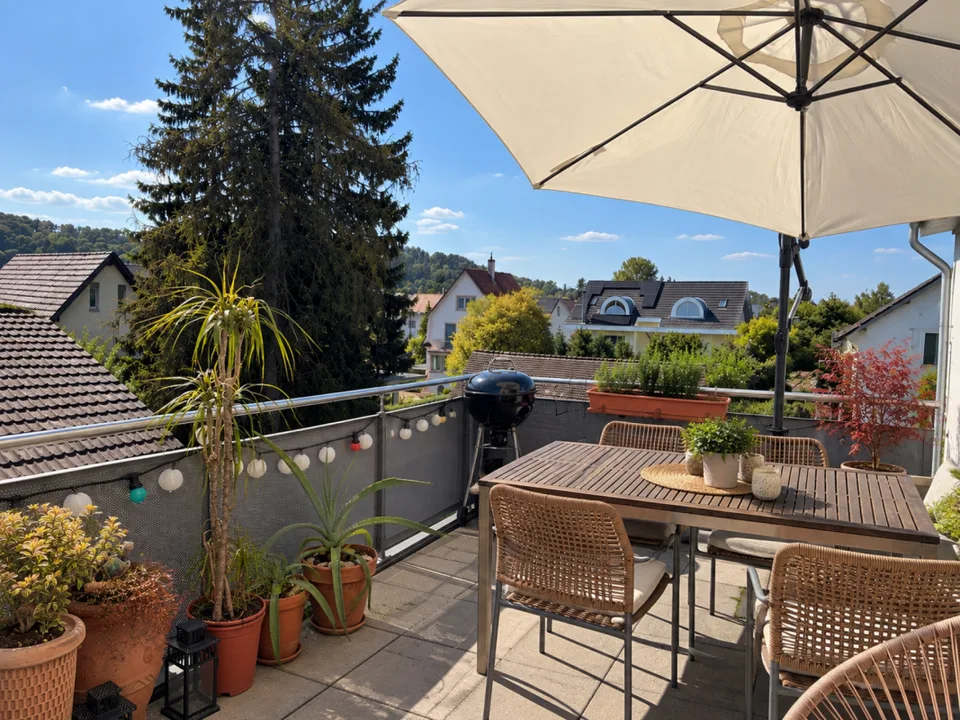 Ruhig wohnen, zentral verbunden - helle 4-Zimmer-Maisonette mit grossem Balkon in Muttenz
