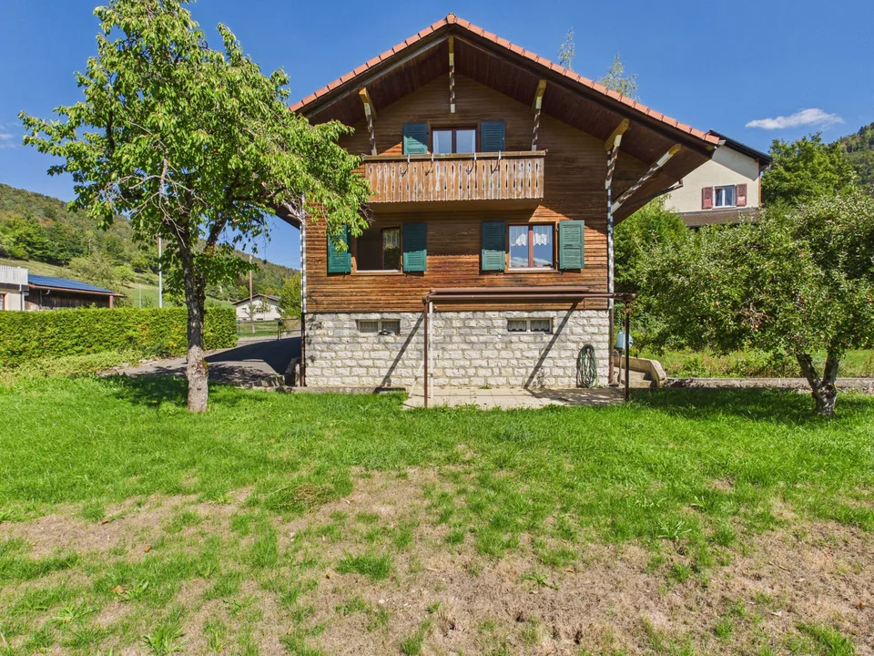 Reserviert -Chalet au charme authentique avec ruisseau et grand terrain  Vermes – photo 1 sur 34