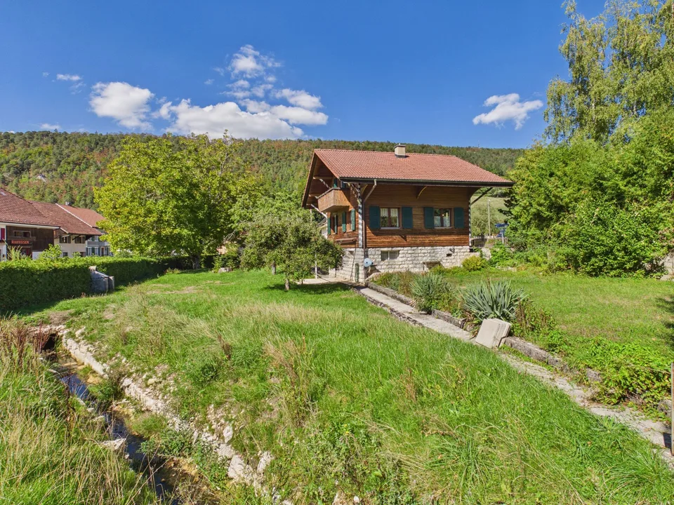 Reserviert -Chalet au charme authentique avec ruisseau et grand terrain  Vermes – photo 2 sur 34