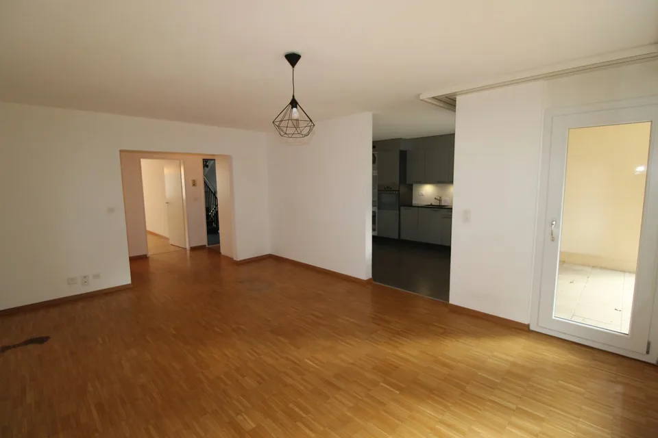 Appartamento moderno con area salotto nel giardino