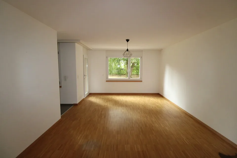 Appartamento moderno con area salotto nel giardino