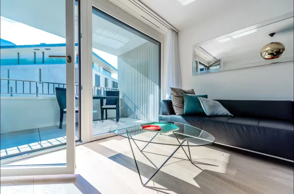 Beautiful high-standard furnished 3.5-room apartment in Montreux with lake view