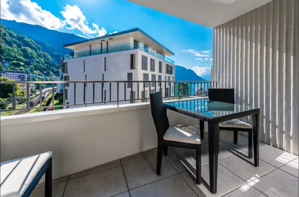 Beautiful high-standard furnished 3.5-room apartment in Montreux with lake view