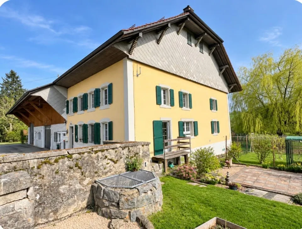 Zu vermieten - Magnifikanter Bauernhof mit Reitanlagen in Brenles