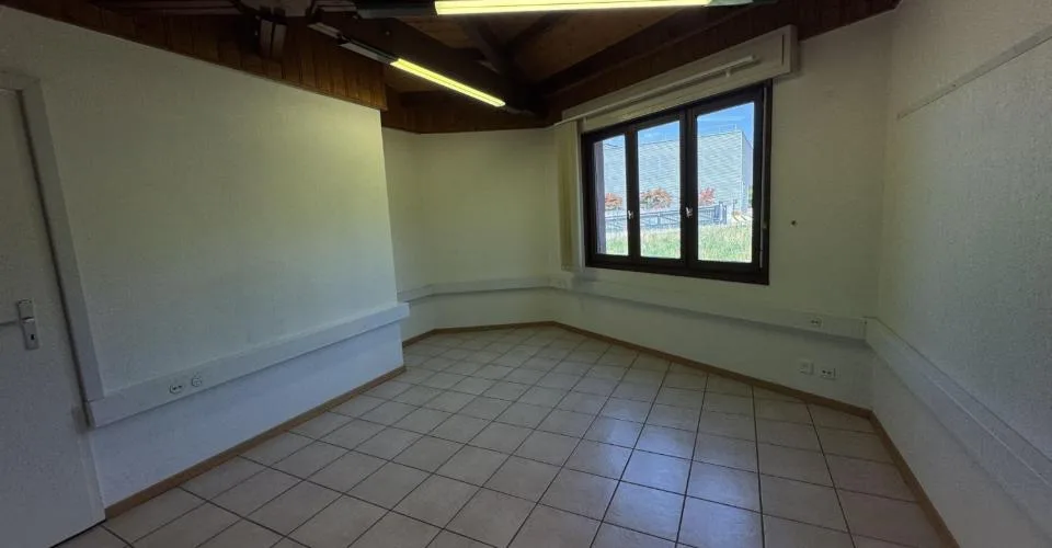 02472 - Commercial space - RTE COTEAU 1-3 - GRANGES-PACCOT – photo 6 of 10