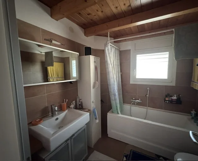 Zu vermieten: grosse 4.5 Zimmer, Panoramaterrasse, Mezzanin und 2 Parkplätze