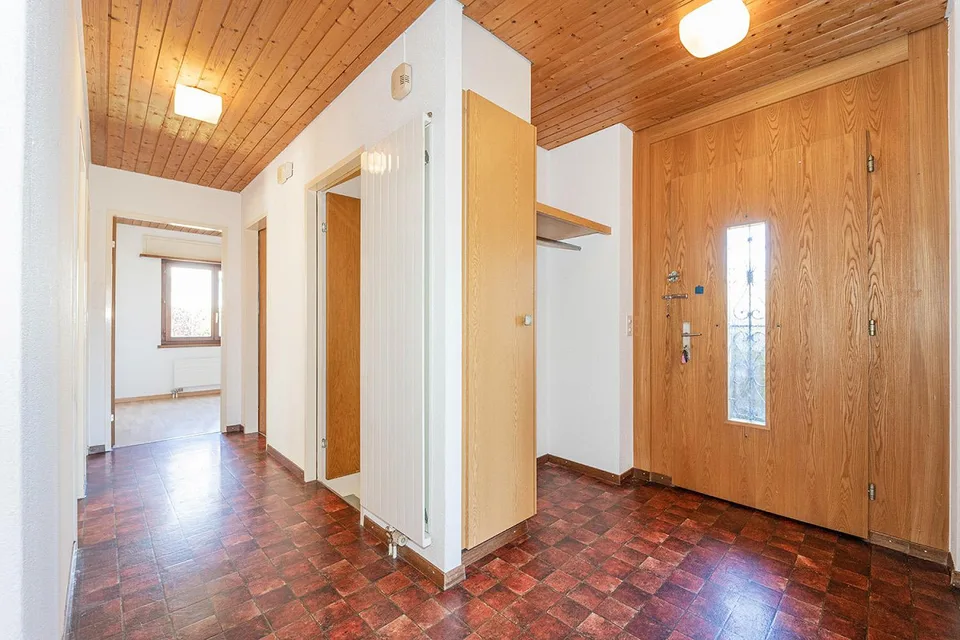 Freistehendes 5,5-Zimmer-Einfamilienhaus mit Wintergarten und attraktivem Grundstück – Foto 5 von 17