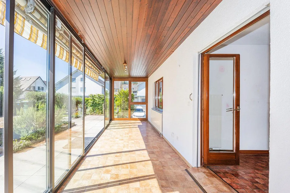 Freistehendes 5,5-Zimmer-Einfamilienhaus mit Wintergarten und attraktivem Grundstück – Foto 9 von 17