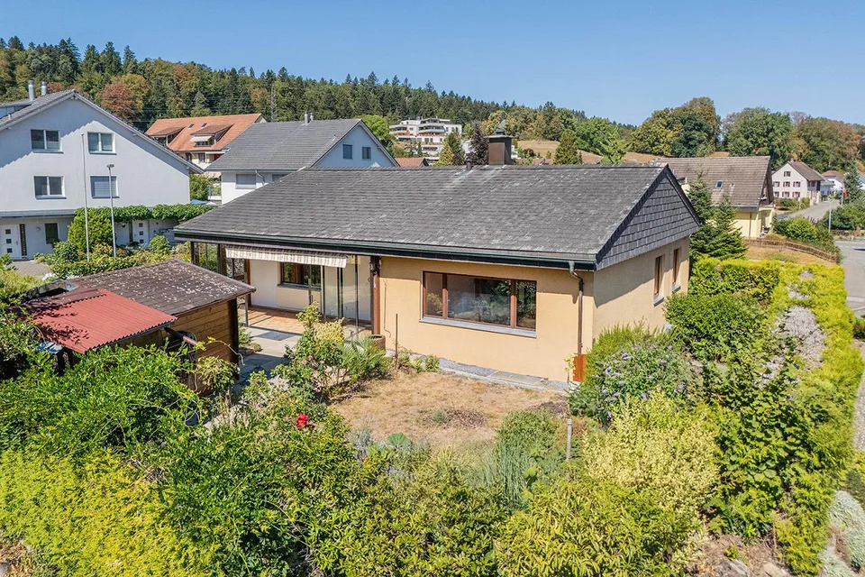 Freistehendes 5,5-Zimmer-Einfamilienhaus mit Wintergarten und attraktivem Grundstück – Foto 3 von 17