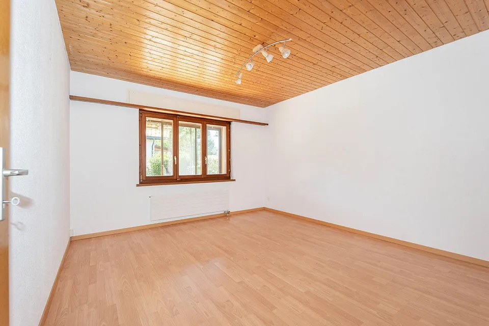 Freistehendes 5,5-Zimmer-Einfamilienhaus mit Wintergarten und attraktivem Grundstück – Foto 12 von 17