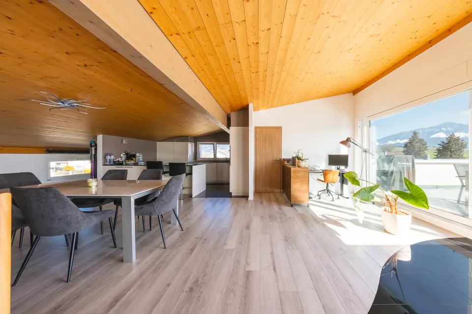 Selten zu verkaufen: Duplex-Penthouse mit großer Terrasse – Foto 8 von 13