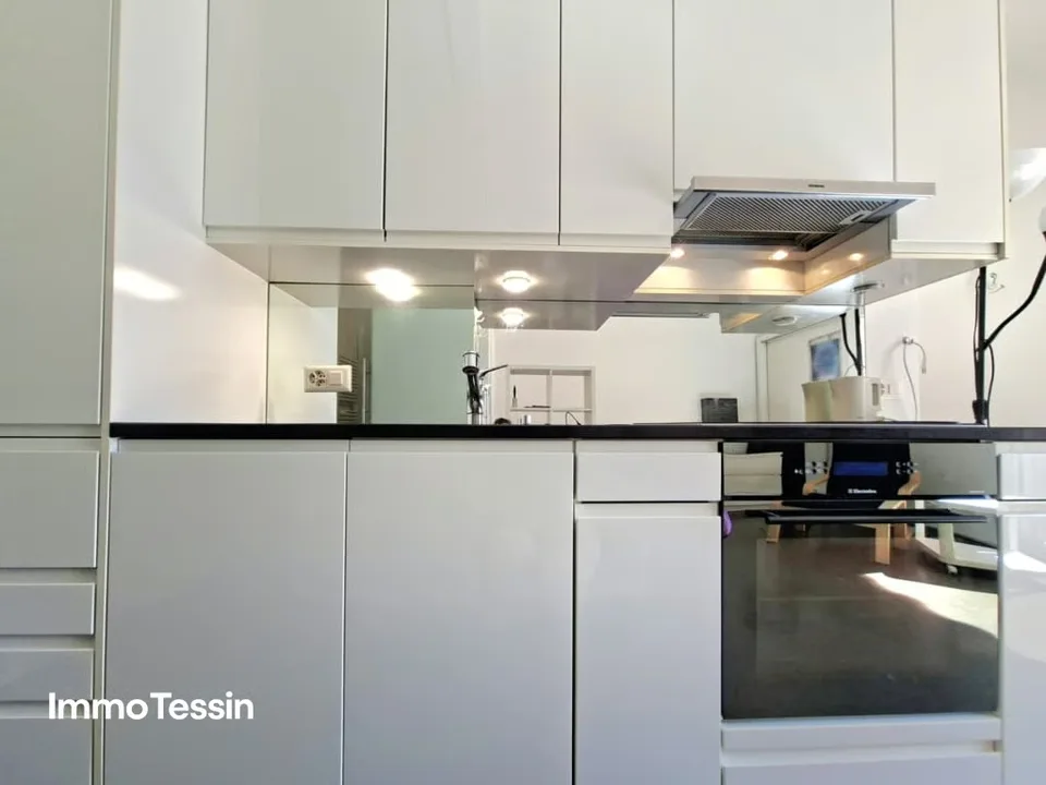 Prezzo Top & Seconda Casa: Appartamento per Vacanze Ristrutturato in Posizione Ideale con Vista Lago e Vicino alla Promenade di Locarno – foto 12 di 13
