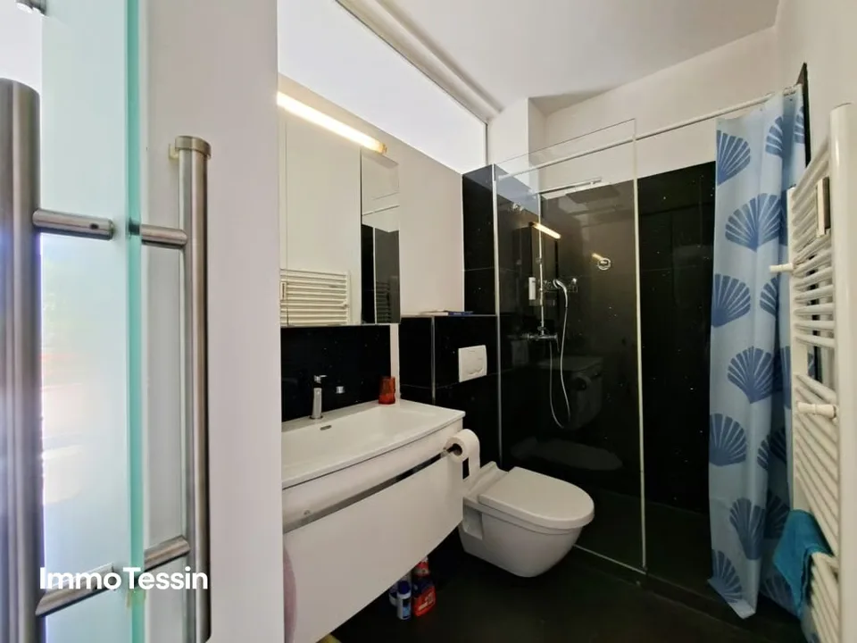 Prezzo Top & Seconda Casa: Appartamento per Vacanze Ristrutturato in Posizione Ideale con Vista Lago e Vicino alla Promenade di Locarno – foto 10 di 13
