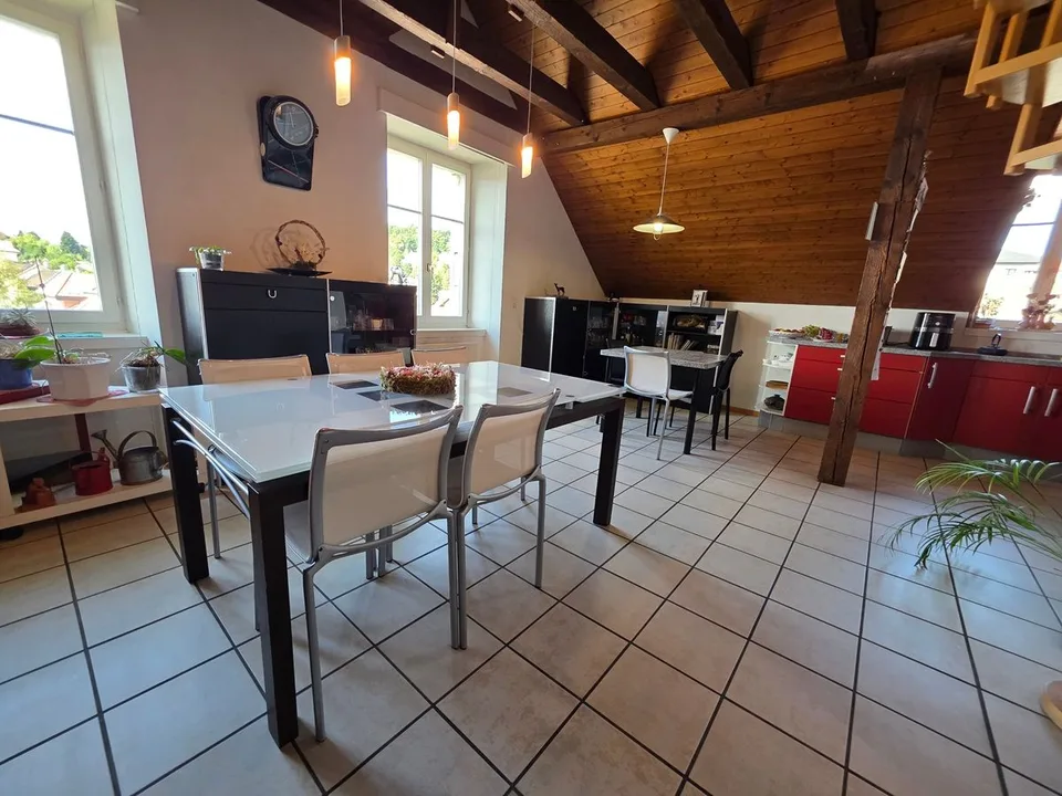 Geräumige 5,5-Zimmer-Wohnung mit schönen Volumen und angenehmer Helligkeit – Foto 3 von 12