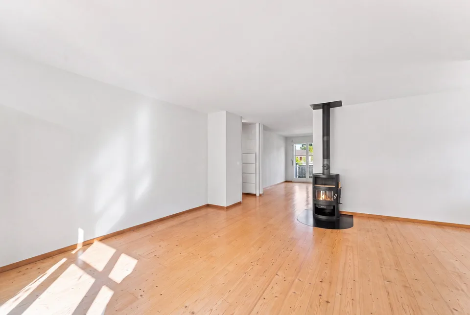 3.5-Zimmer-Gartenwohnung mit Cheminée in Jonen – Foto 3 von 12
